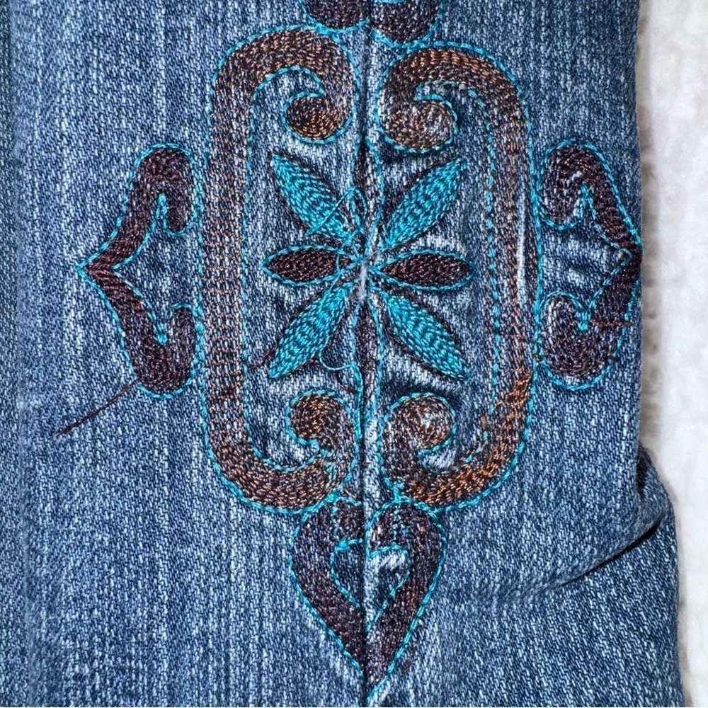 A.M.I. Women’s Bootcut Jeans Size 8 Embroidered Western Boho Denim - Picture 6 of 8
